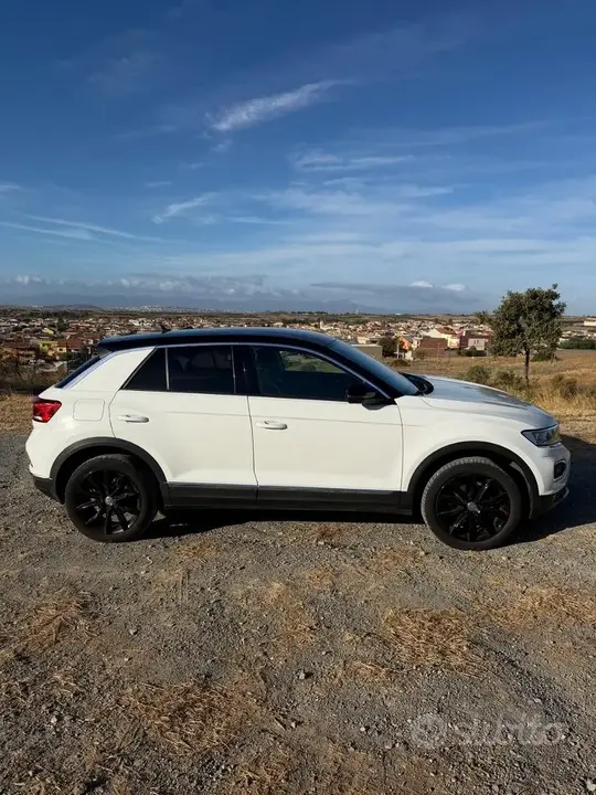 Volkswagen T-Roc 2019 photo 2