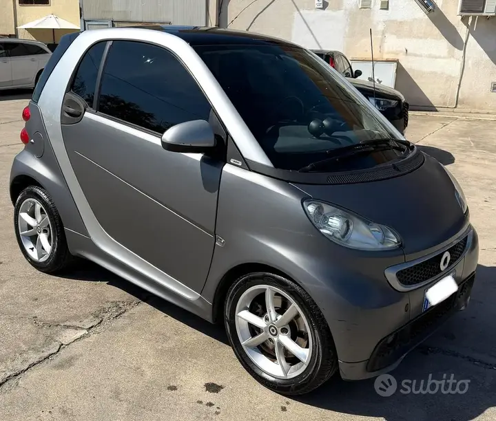 Smart Fortwo 2011 photo 2