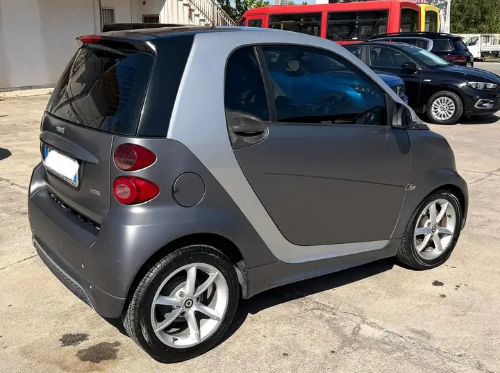 Smart Fortwo 2011 photo 3