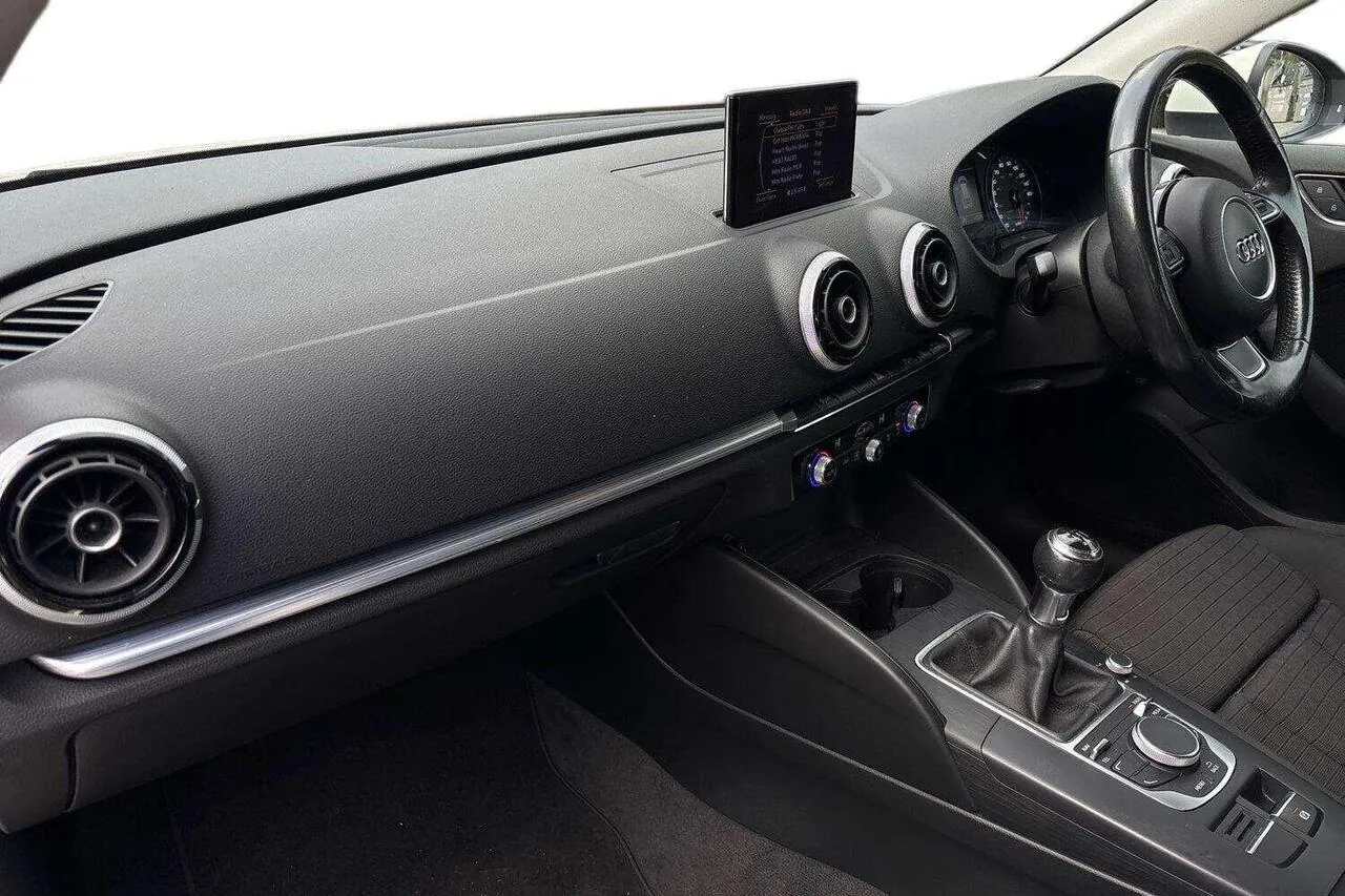 Audi A3 2015 photo 2