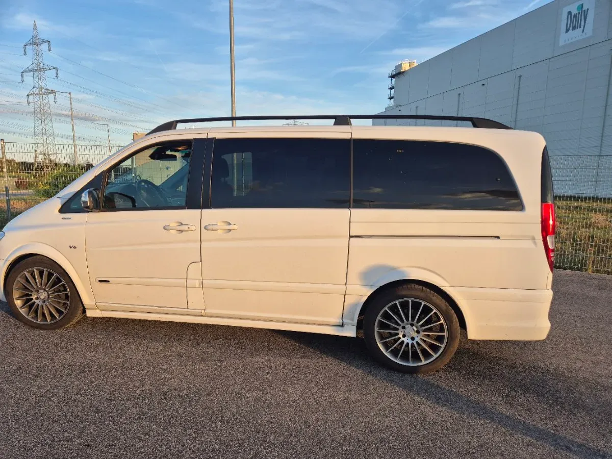 Mercedes-Benz Viano 2013 photo 2