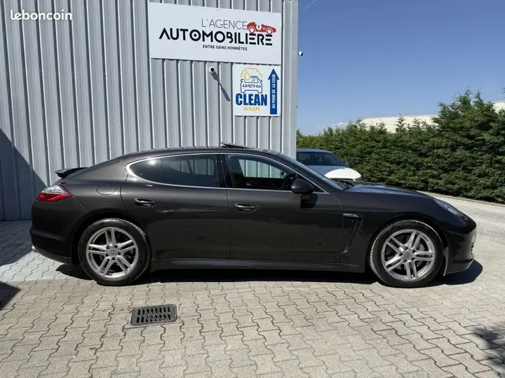Porsche Panamera 2012 photo 2