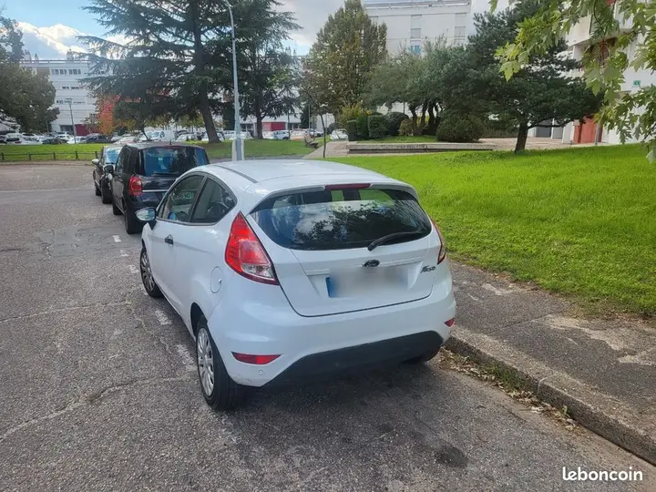 Ford Fiesta 2017 photo 2