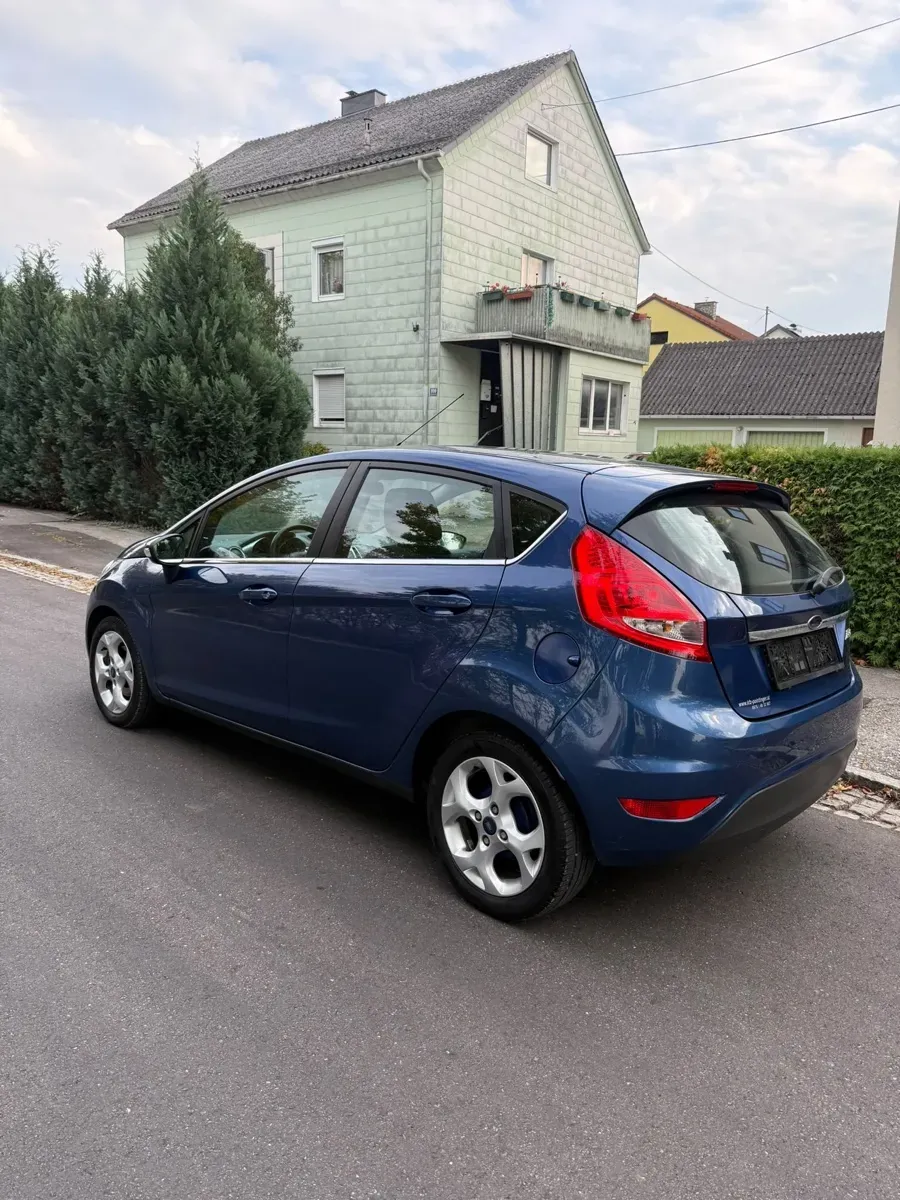 Ford Fiesta 2010 photo 2