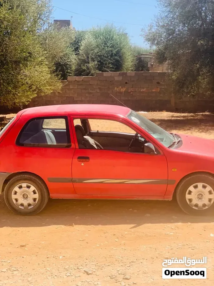 Toyota Starlet 1996 photo 2