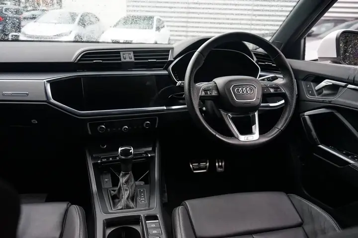 Audi Q3 2024 photo 2