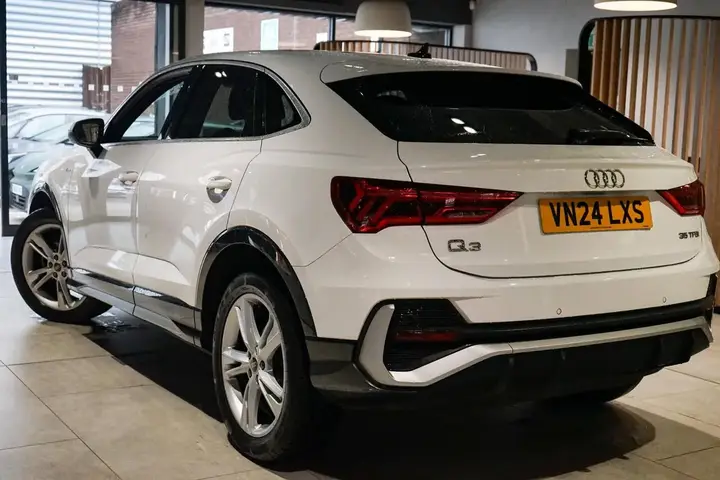Audi Q3 2024 photo 3