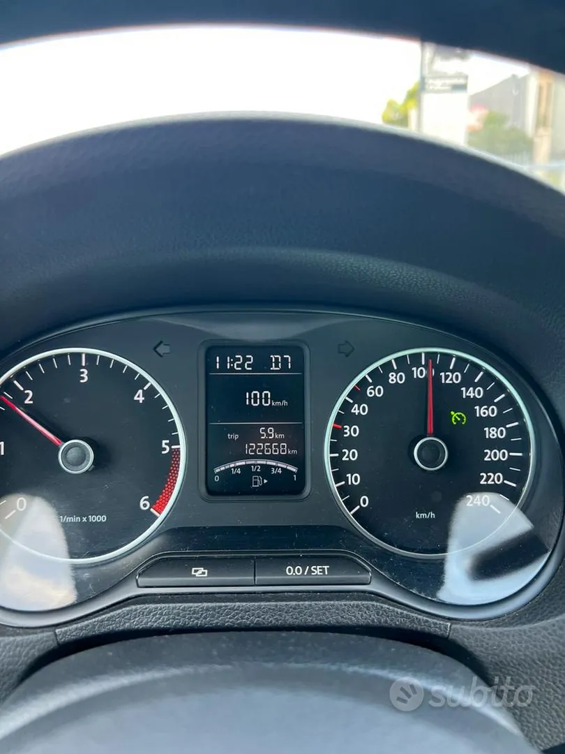 Volkswagen Polo 2011 photo 5