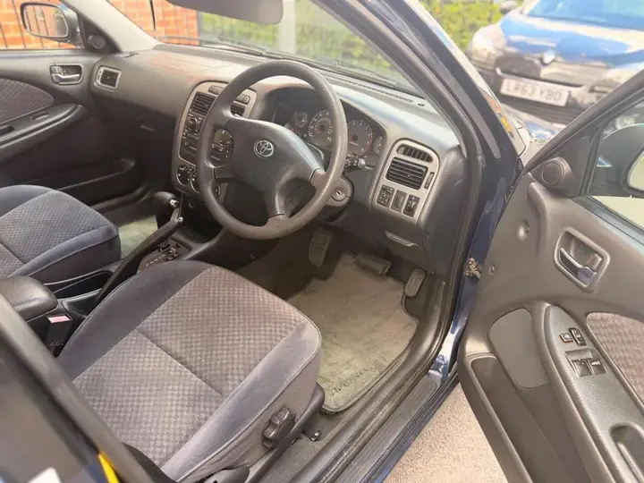 Toyota Avensis 2001 photo 4