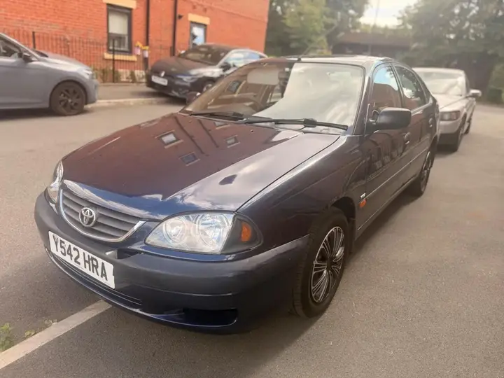 Toyota Avensis 2001 photo 2