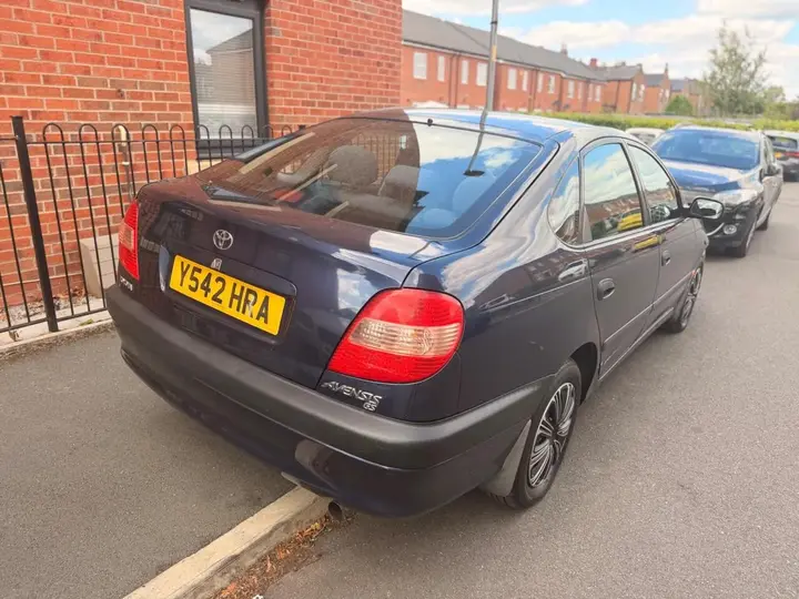 Toyota Avensis 2001 photo 3