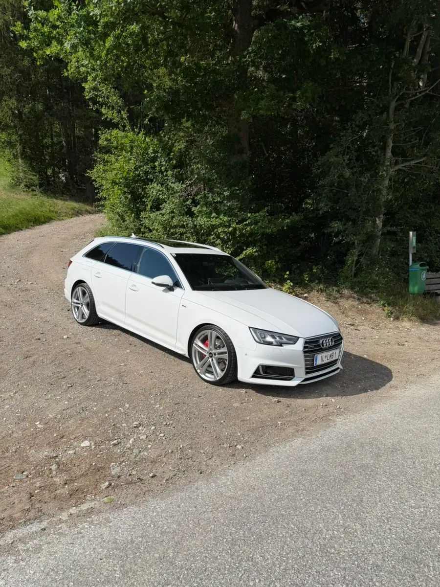 Audi A4 2015 photo 2