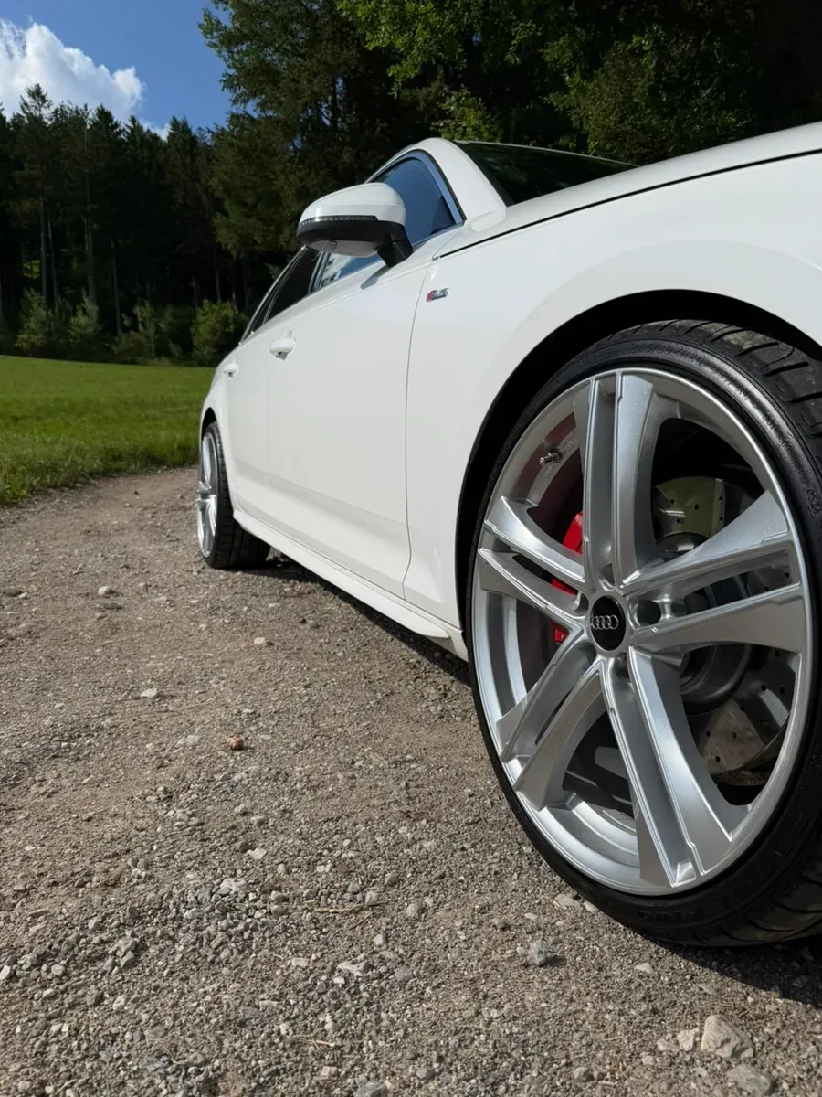 Audi A4 2015 photo 3