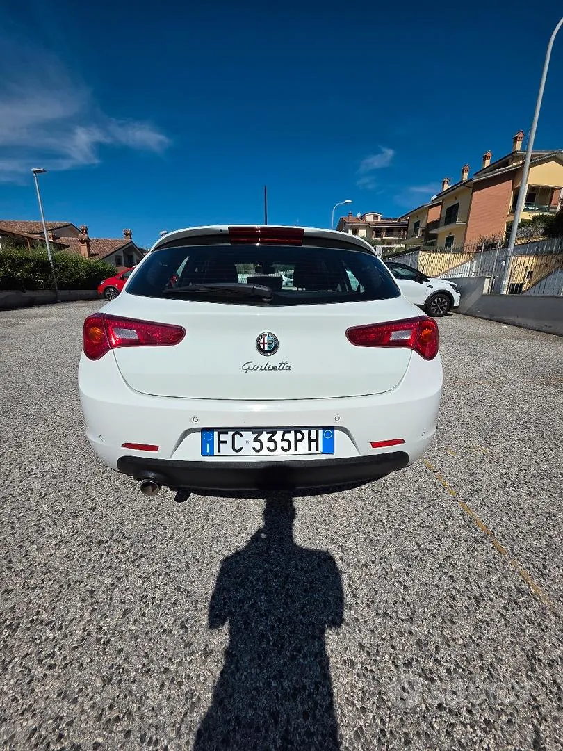 Alfa Romeo Giulietta 2016 photo 2