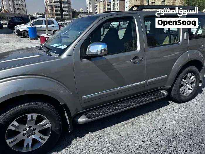 Nissan Pathfinder 2009 photo 2