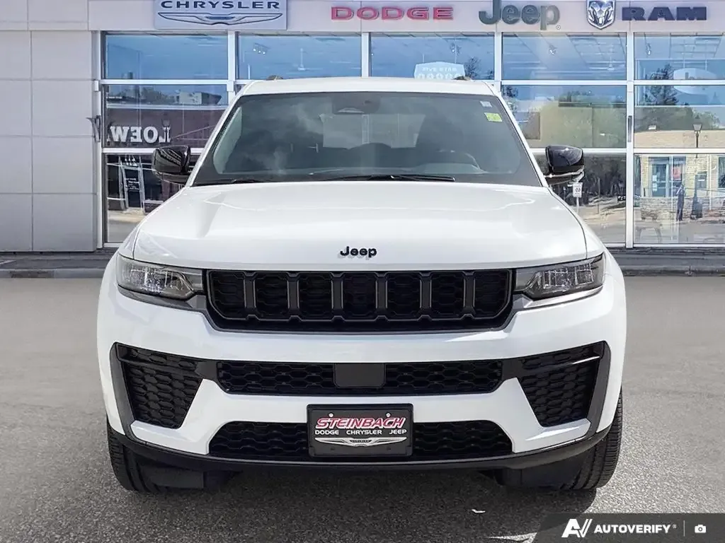 Jeep Grand Cherokee 2026 photo 3