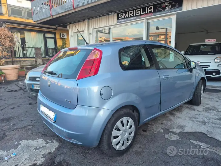 Fiat Grande Punto 2005 photo 2