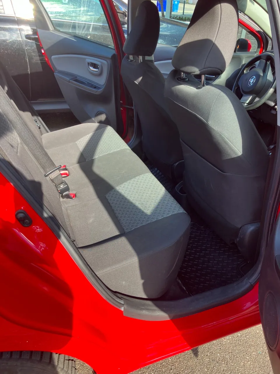 Toyota Yaris 2015 photo 4