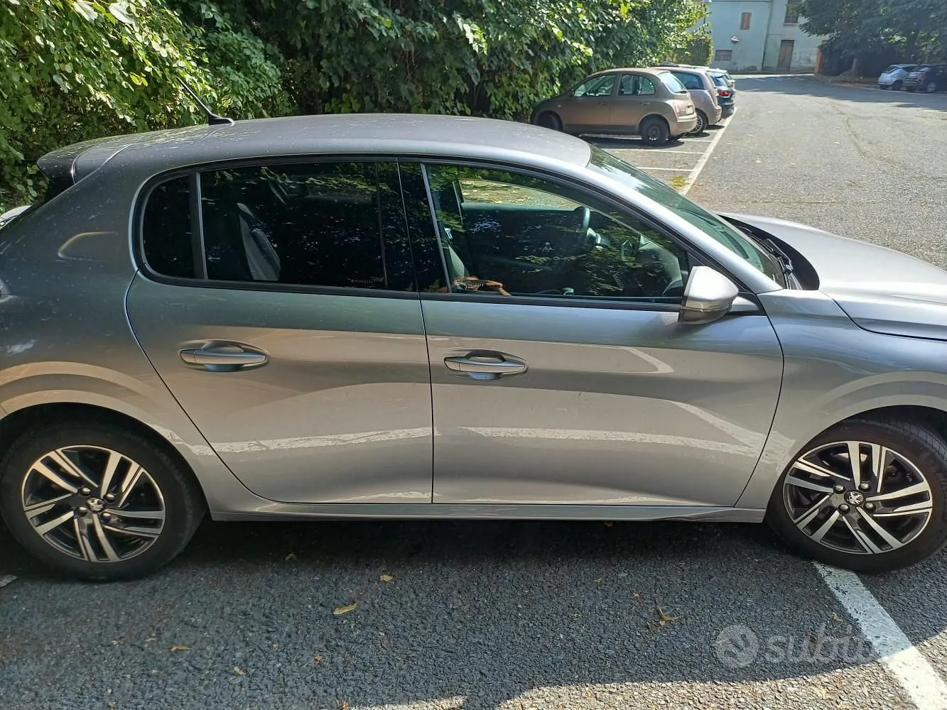 Peugeot 208 2021 photo 3