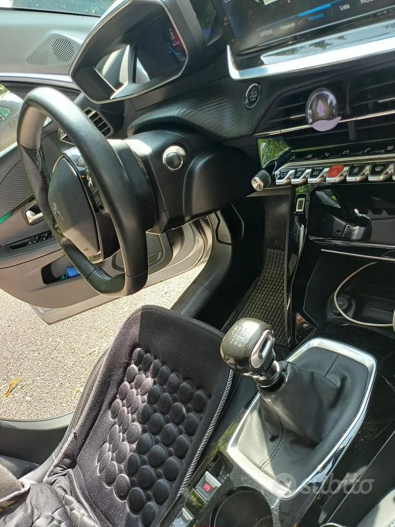 Peugeot 208 2021 photo 5