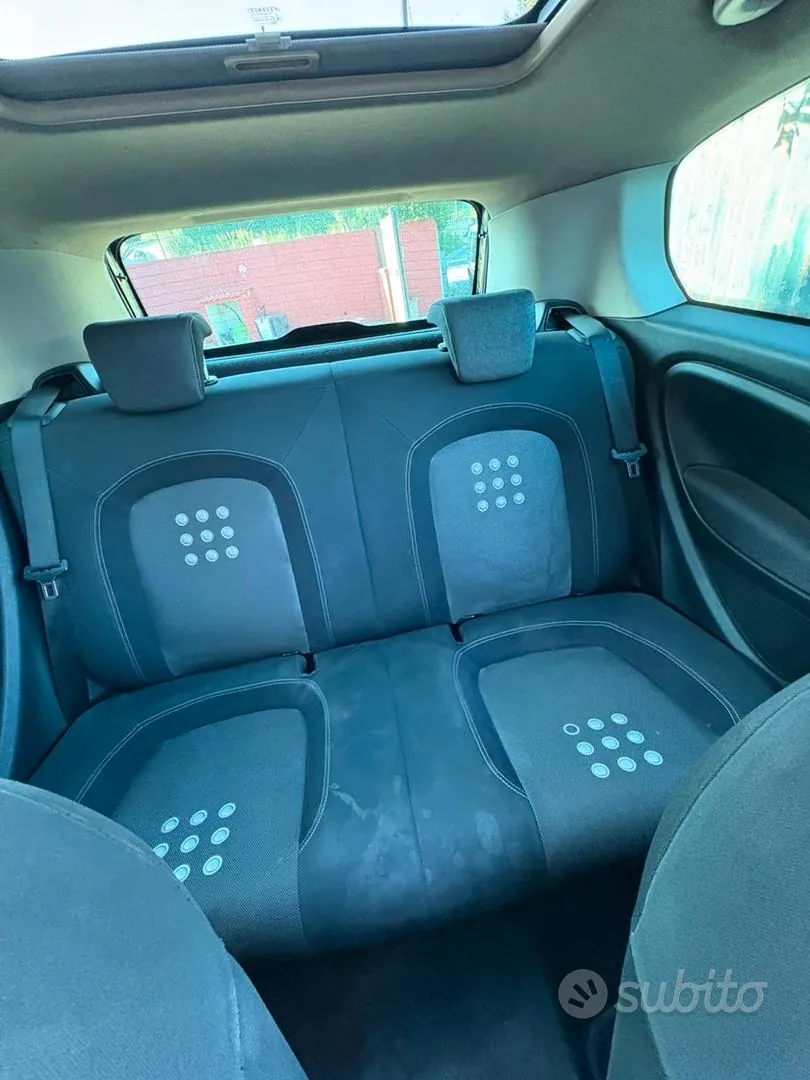Fiat Grande Punto 2006 photo 2