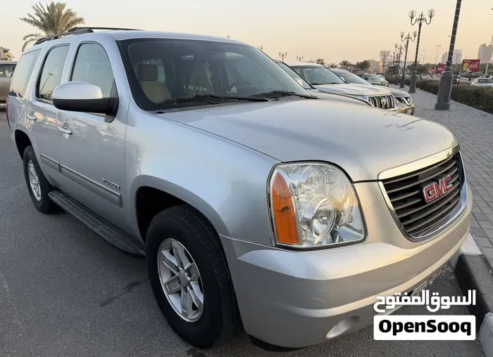 GMC Yukon 2013 photo 2