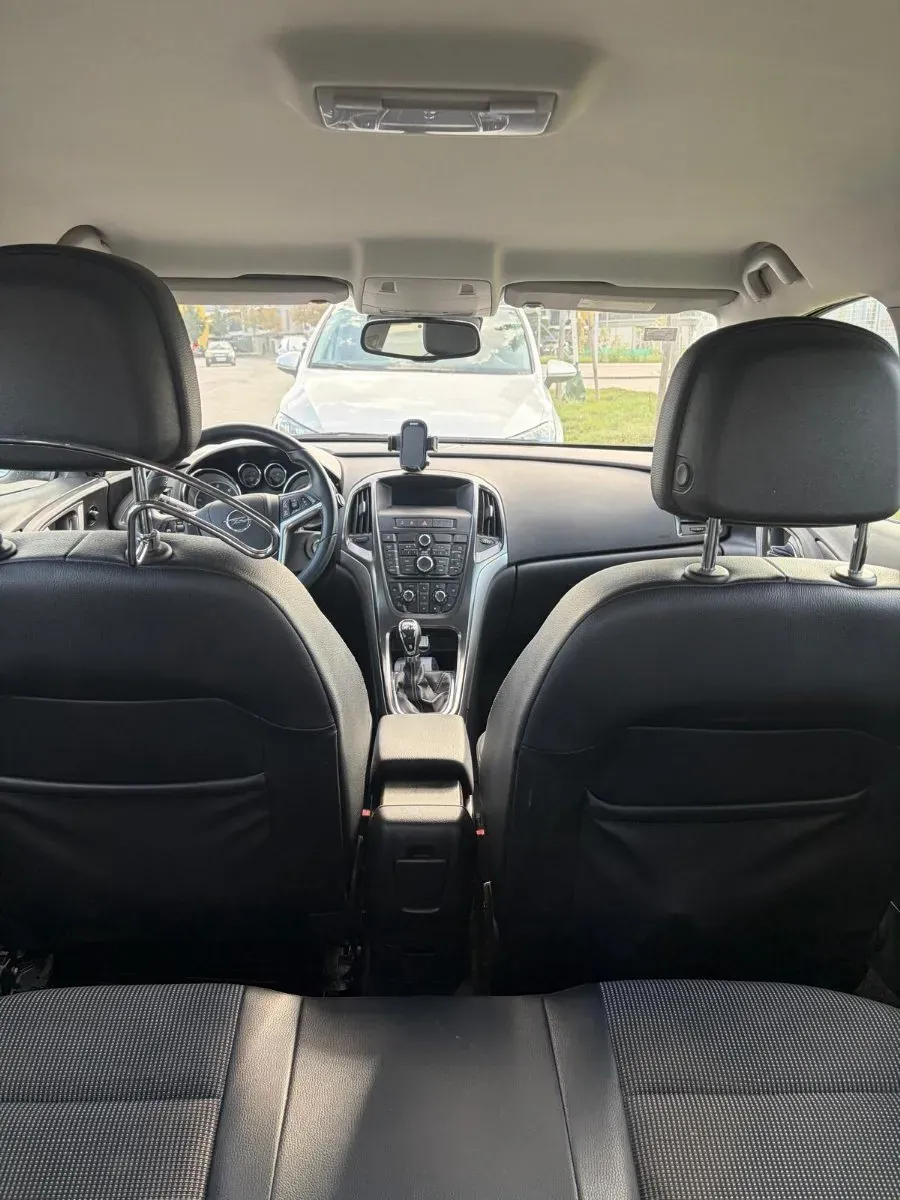 Opel Astra 2010 photo 3