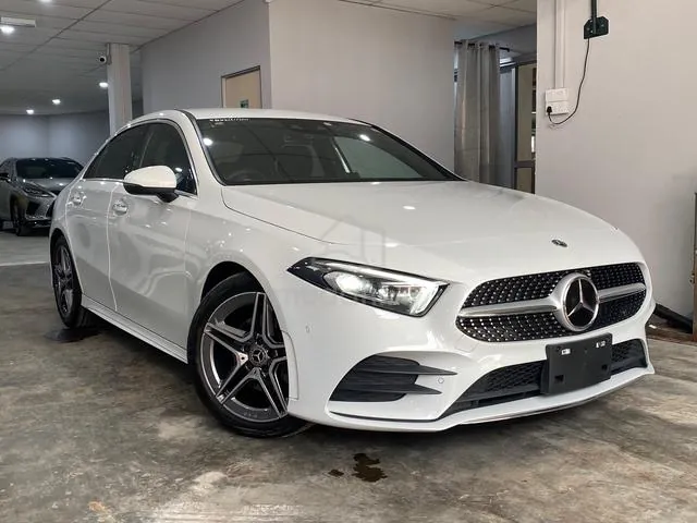 Mercedes-Benz A180