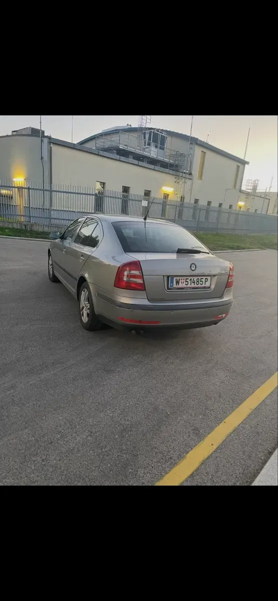 Skoda Octavia 2006 photo 2