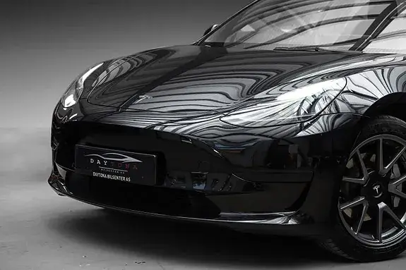 Tesla Model 3 2021 photo 2