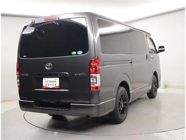 Toyota Hiace 2019 photo 3