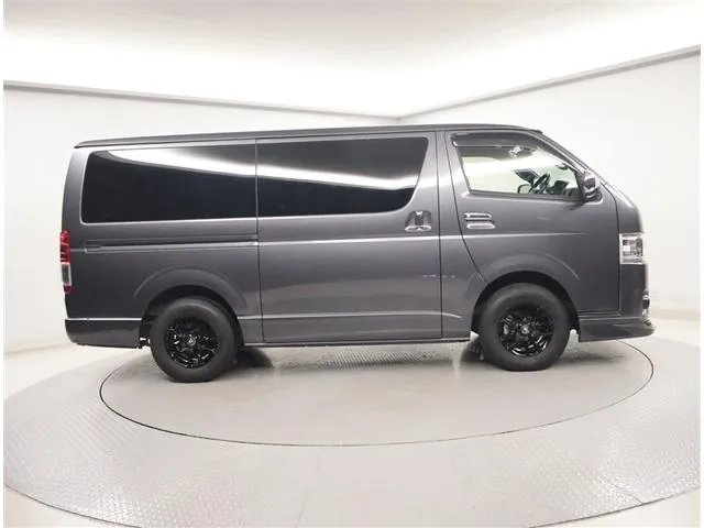 Toyota Hiace 2019 photo 2