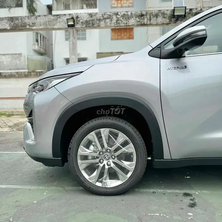 Toyota Innova Cross 2026 photo 2
