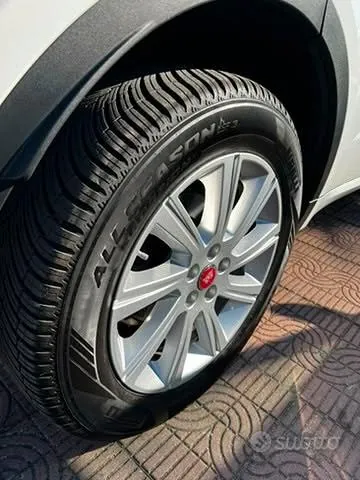 Jaguar E-Pace 2019 photo 2