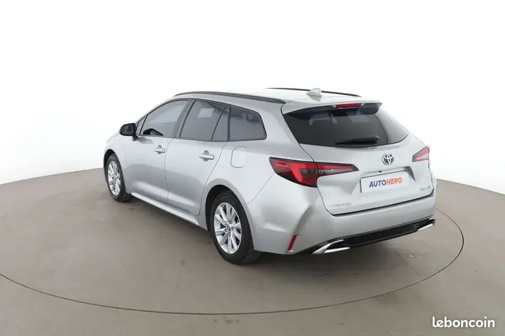 Toyota Corolla Touring Sports 2024 photo 2