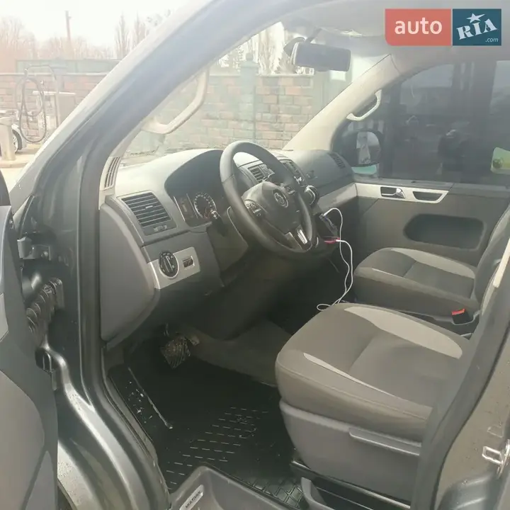 Volkswagen Multivan 2013 photo 2