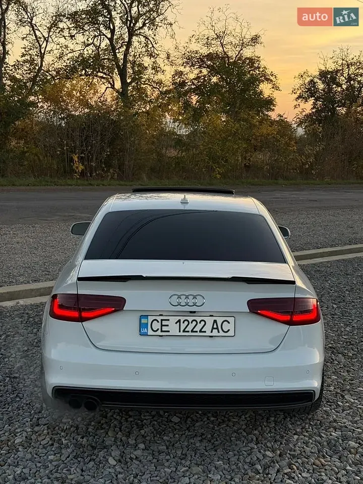 Audi A4 2012 photo 2
