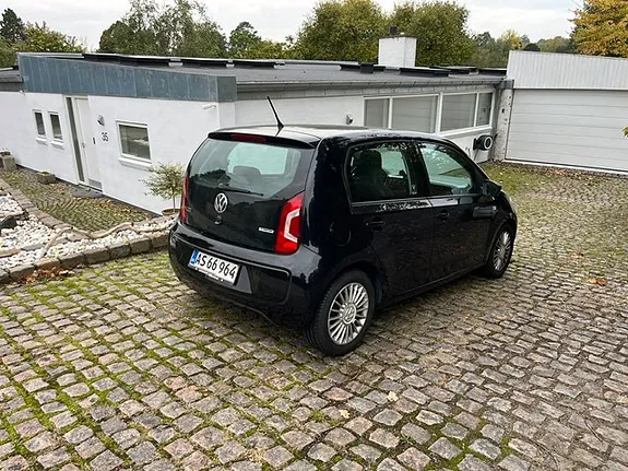 Volkswagen Up 2015 photo 3