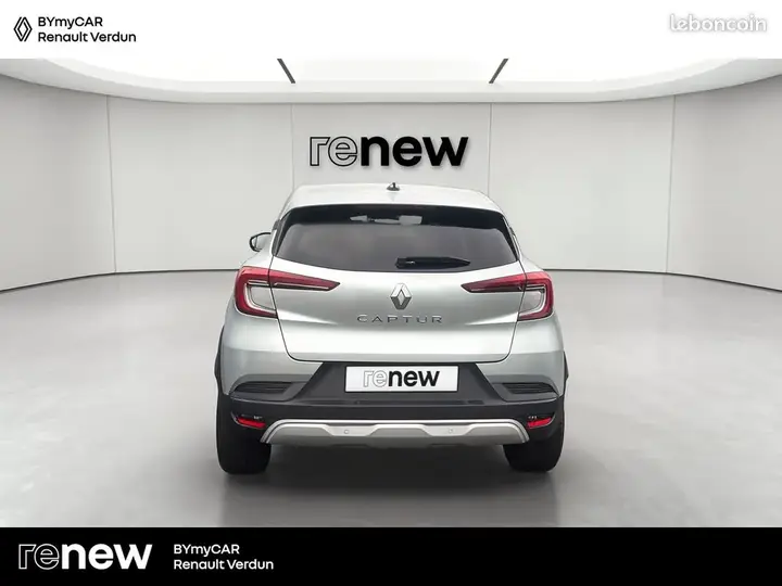 Renault Captur 2024 photo 4