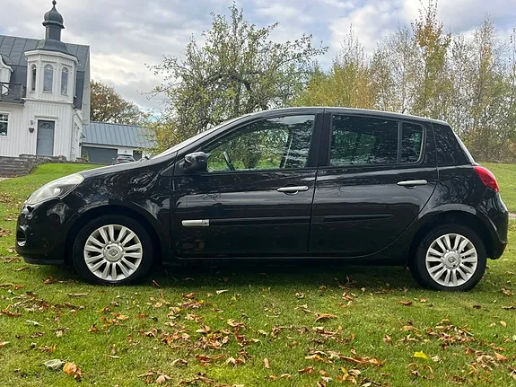 Renault Clio 2011 photo 2