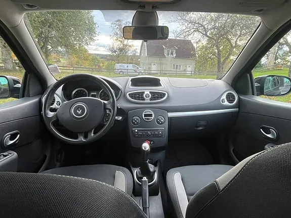 Renault Clio 2011 photo 5