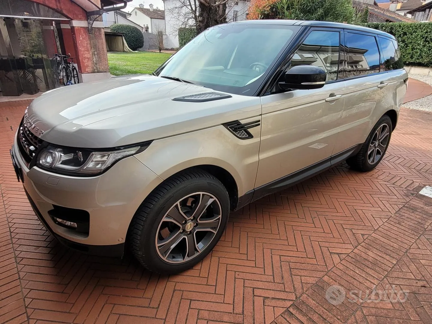 Land Rover Range Rover Sport 2014 photo 2