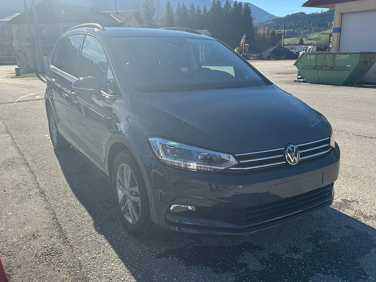Volkswagen Touran 2025 photo 2