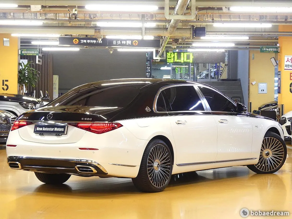 Mercedes-Benz Maybach S680 2023 photo 3
