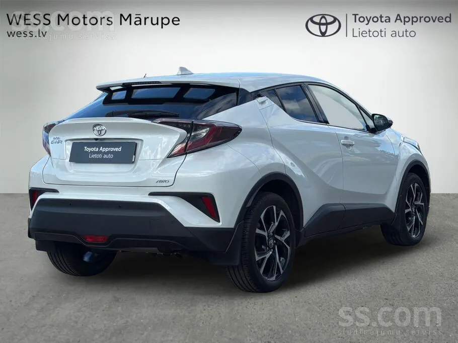 Toyota C-Hr 2020 photo 2
