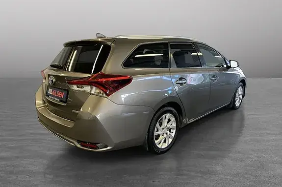 Toyota Auris 2018 photo 3