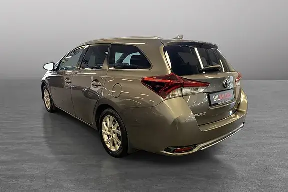Toyota Auris 2018 photo 2