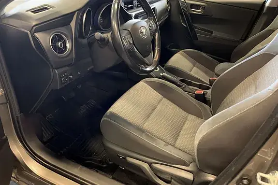 Toyota Auris 2018 photo 5