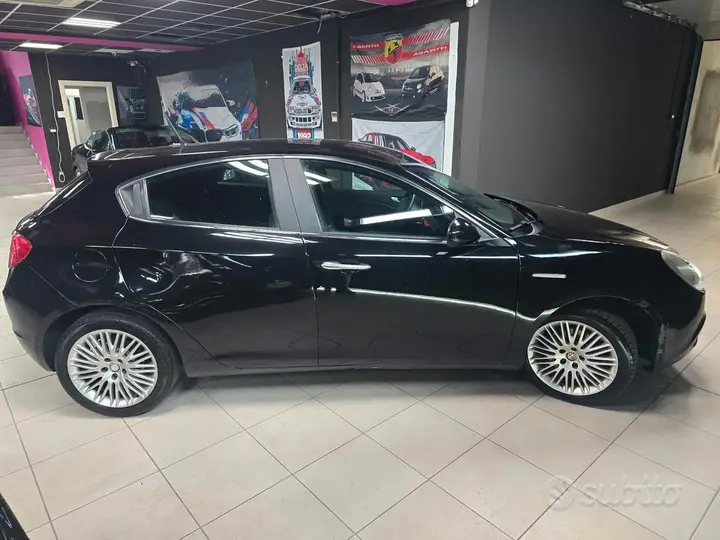 Alfa Romeo Giulietta 2011 photo 2