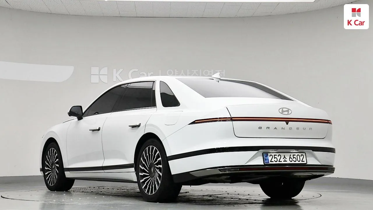 Hyundai Grandeur Hybrid 2023 photo 2